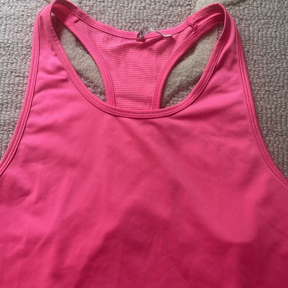 Under armour tank